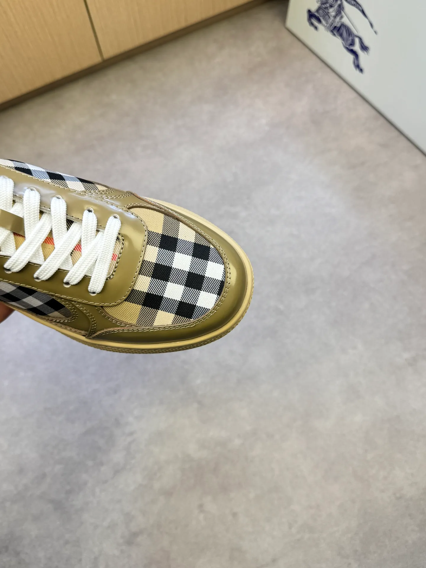 P400 [BURBERRY] Burberry casual sports sneakers - Upper: imported 🔝 open edge beaded calfskin, brand totem cloth, tongue brand cloth label - Inner: water-dyed cowhide - Outsole: ultra-light TPR rubber; two-color molded outsole - Super high quality control·Fine workmanship: highlighted (high-end, extravagance, grade) -Size: 38-44 (Male 45, can be customized)·BBR0372